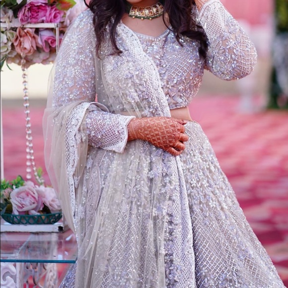 Beautiful Beige & Silver coloured bridal and/or party lehenga. - Picture 4 of 7